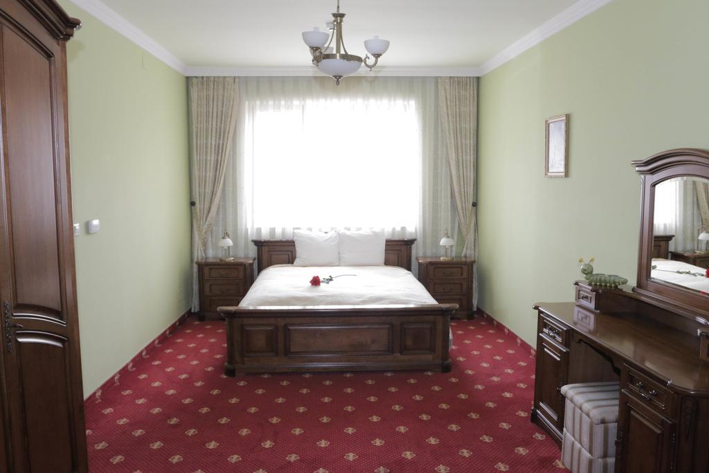 Hotel Slavia Salonta Eksteriør bilde