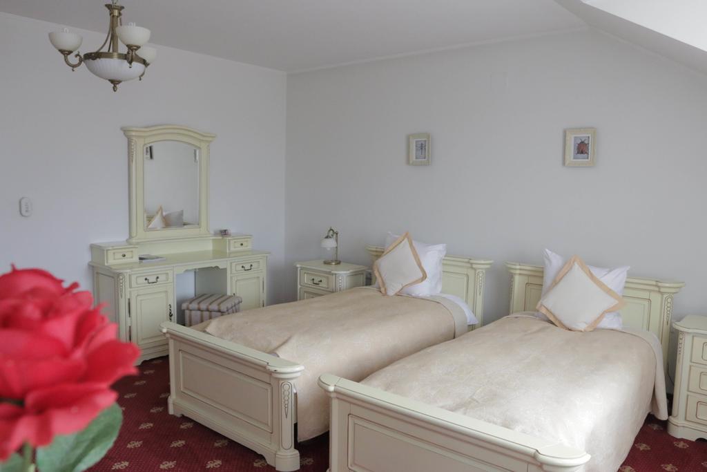 Hotel Slavia Salonta Eksteriør bilde