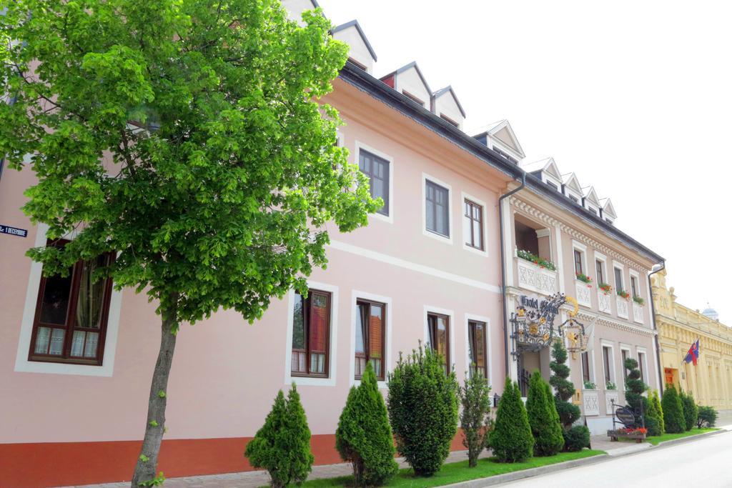 Hotel Slavia Salonta Eksteriør bilde