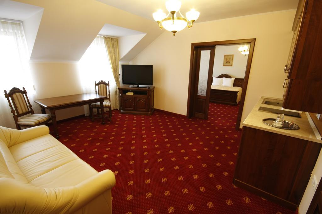 Hotel Slavia Salonta Eksteriør bilde