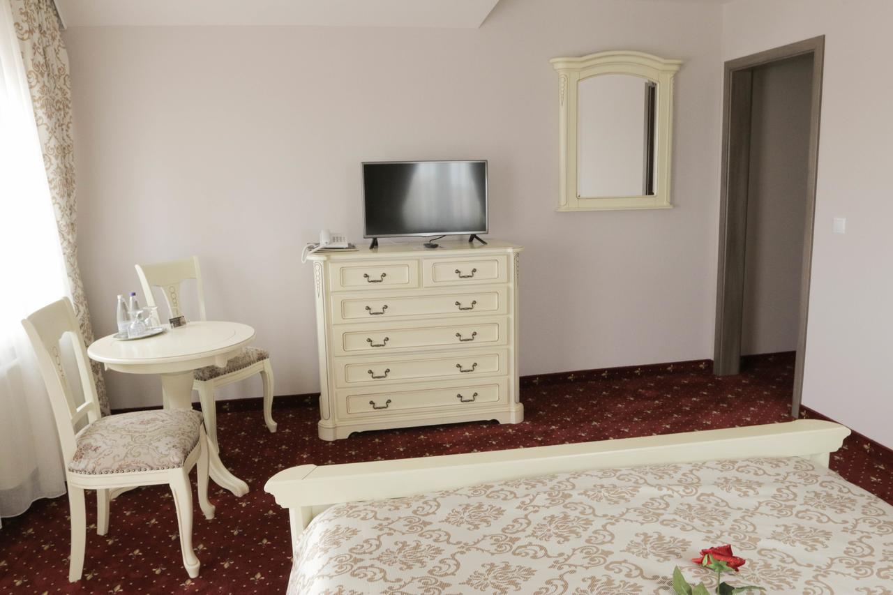 Hotel Slavia Salonta Eksteriør bilde