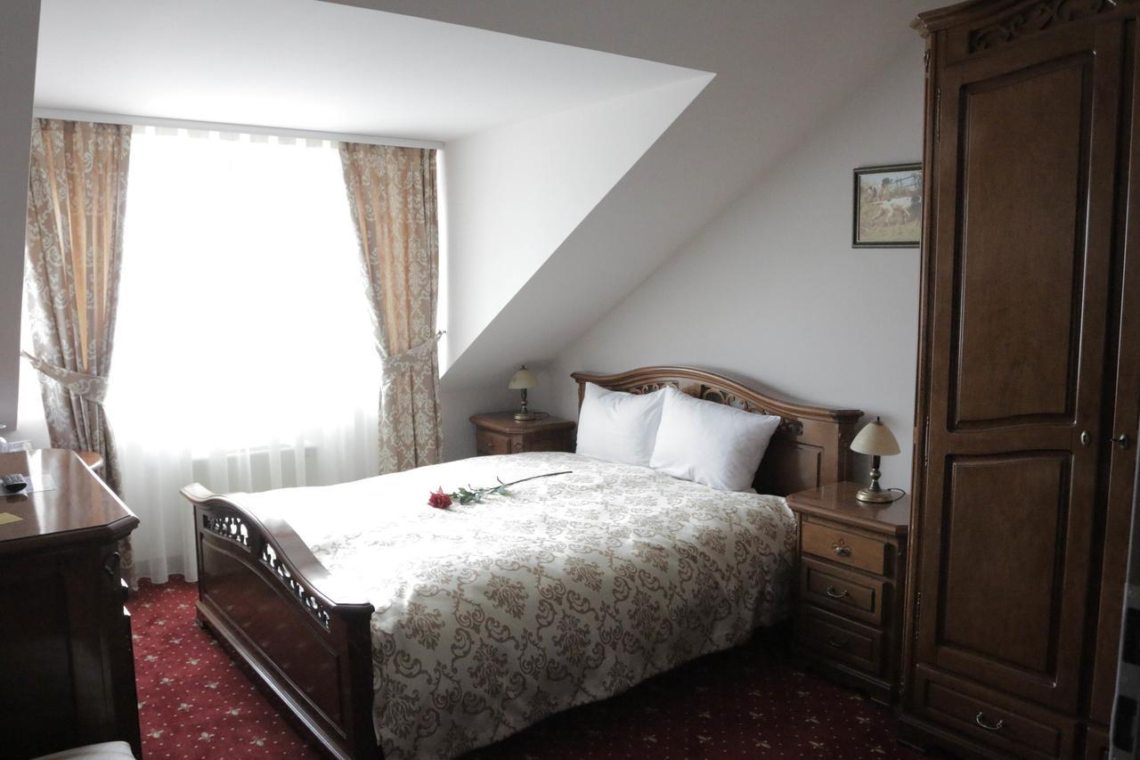 Hotel Slavia Salonta Eksteriør bilde