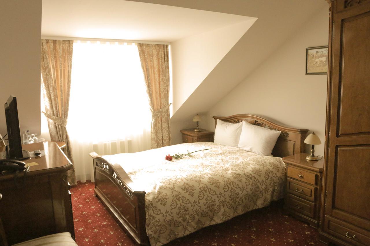 Hotel Slavia Salonta Eksteriør bilde